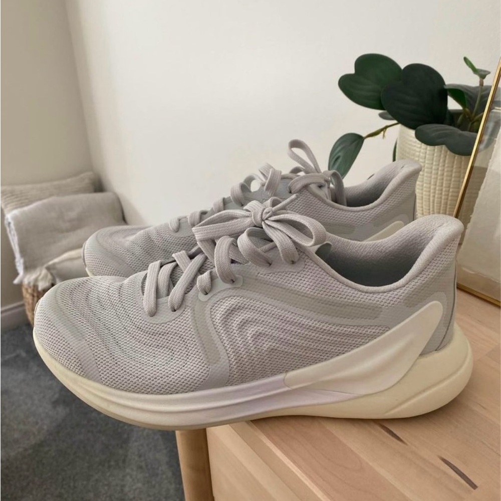 LULULEMON Blissfeel 2 Women’s Running Shoe in Size 9